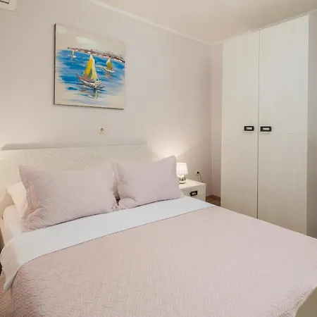 Apartamento Perla - 2 Min To The & Free Parking Makarska