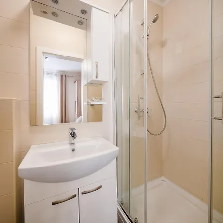 Apartment Perla - 2 Min To The & Free Parking