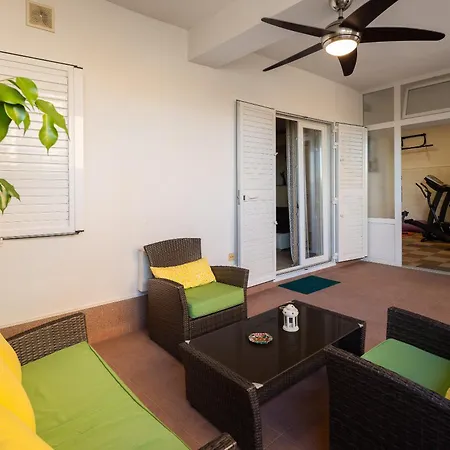 Apartment Perla - 2 Min To The & Free Parking *