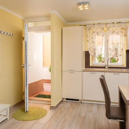 Perla - 2 Min To The & Free Parking Apartment