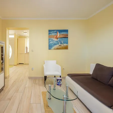 Apartment Perla - 2 Min To The & Free Parking Makarska